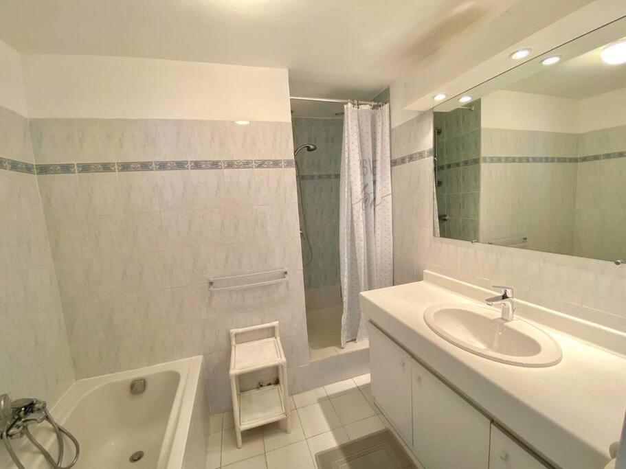 A Louer Haut De Villa 4 Pieces A Sainte-Maxime Golfe De St-Tropez Exterior photo